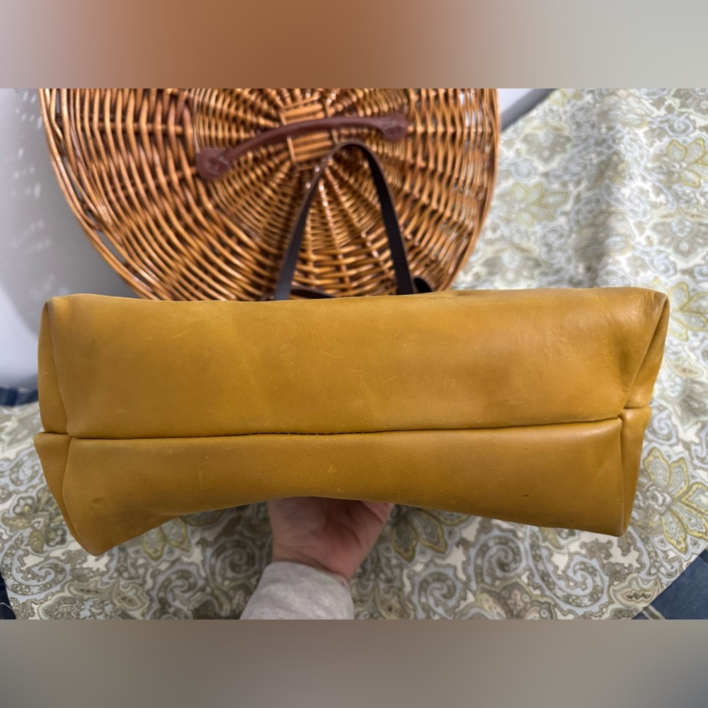 PLG Oversize Mango Zip Tote - Picture 3 of 5
